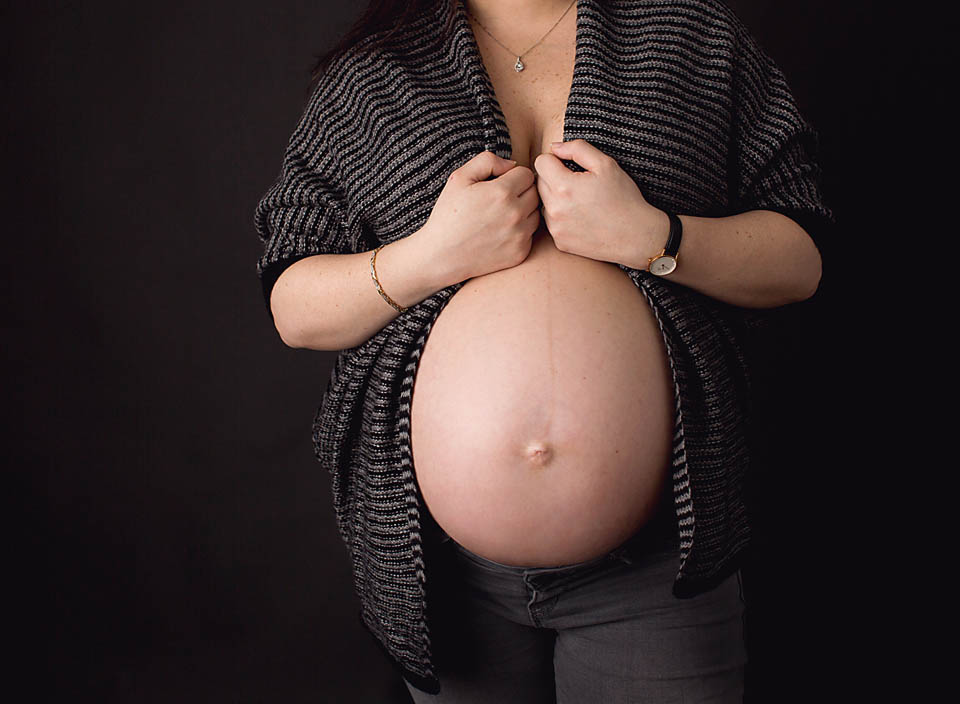 Professional maternity and newborn photography in Keswick Ontario