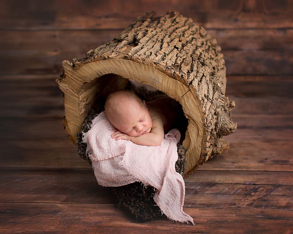 Rustic newborn photography, baby with wood backdrop