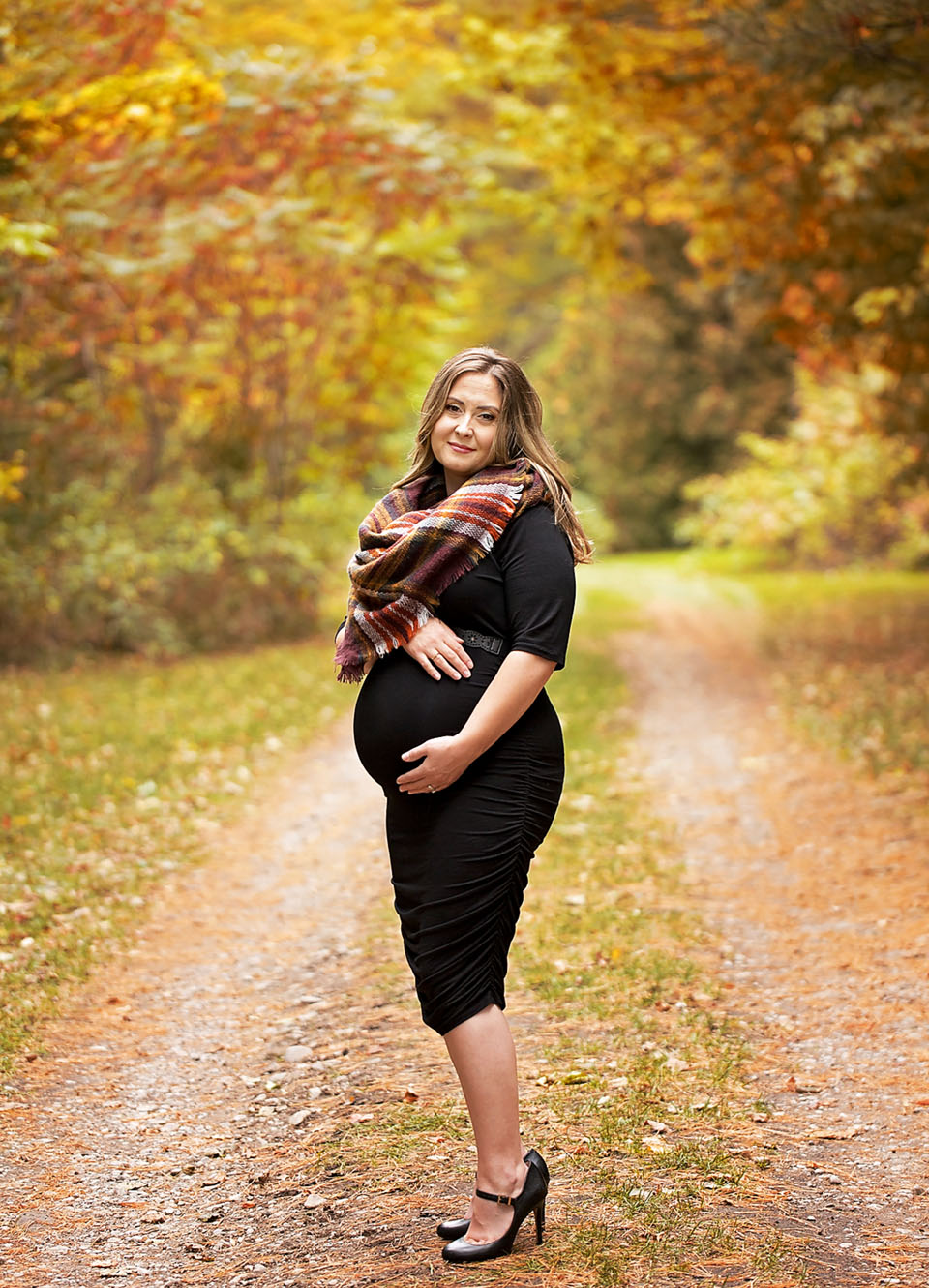Maternity photoshoot in Sutton Ontario.  Professional pregnancy and baby photos in Georgina