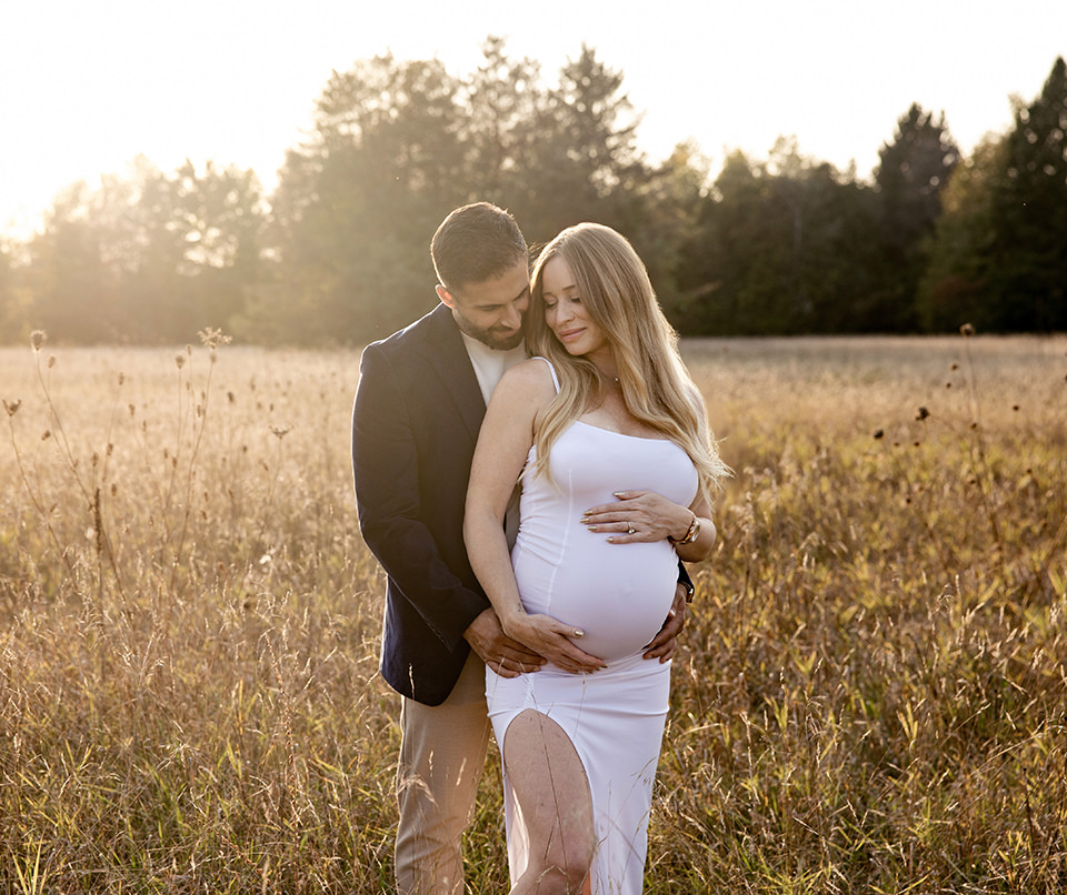 beautiful sunset maternity photos